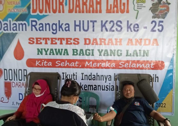 Peserta Donor Darah sedang diambil darahnya (dok.istimewa)