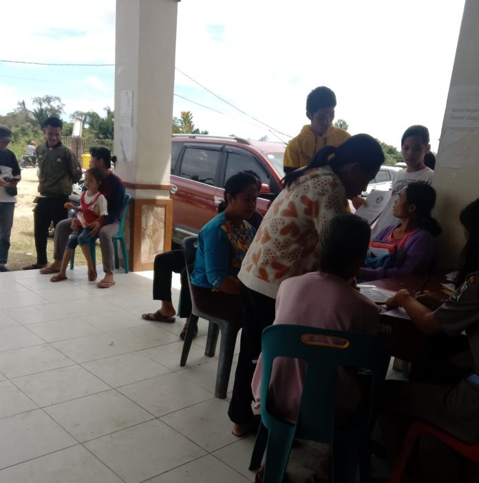 Warga yang sdang mengurus e-KTP, foto: (dok.istimewa)