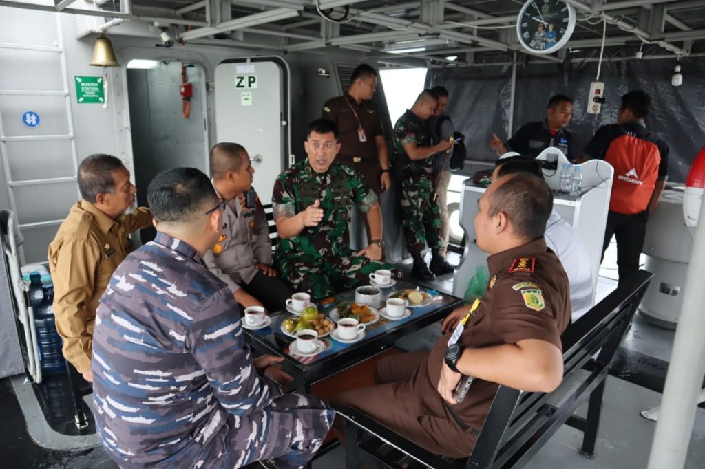 Keterangan foto : Koordinasi Danlanal TB/AS dengan Forkopimda tentang perairan wilayah Kabupaten Asahan