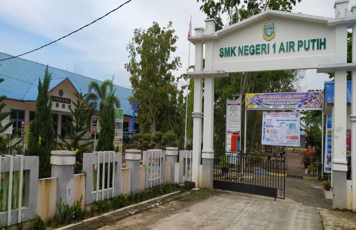Keterangan foto : Sekolah Menengah Kejuruan Negeri 1 Air Putih Kabupaten Batu Bara ( doc/istimewa )