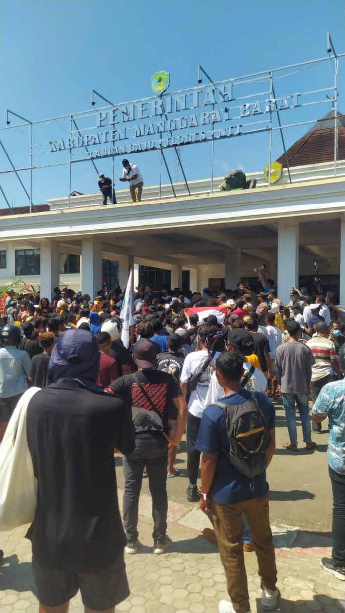 Ribuan Masa Aksi Tolak Kenaikan Tarif Tiket Masuk Taman Nasional Komodo (dok.istimewa)