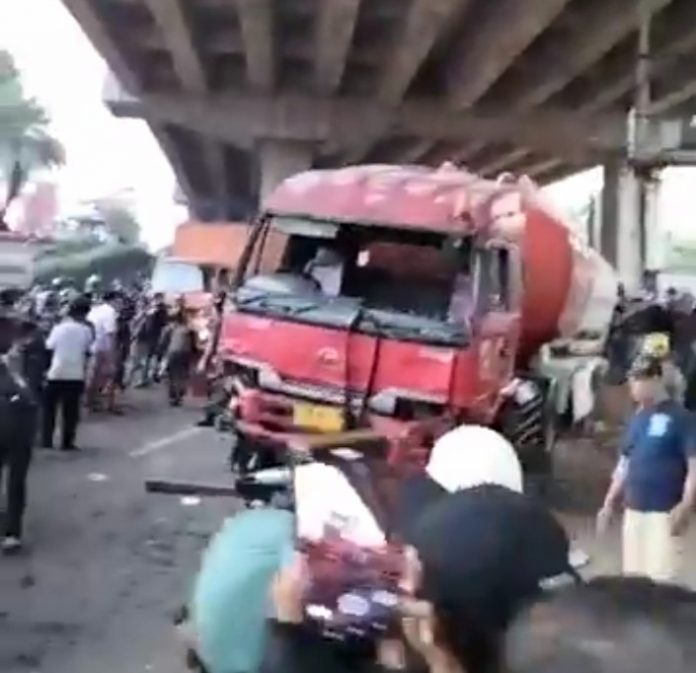 Mobil Truk Pengangkut BBM Milik Pertamina Terlibat Kecelakaan (dok.istimewa)