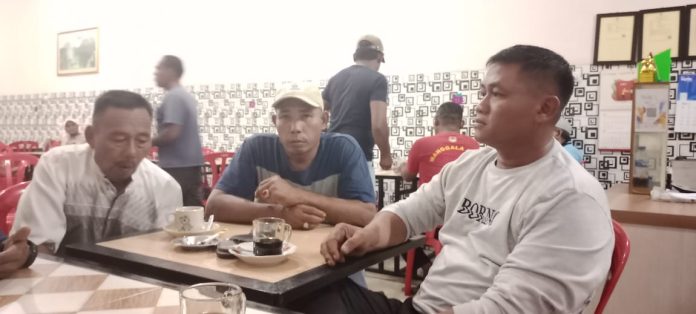Keterangan foto: Kelompok Tani saat memberikan penjelasana kepada awak media (suararakyat.net/Anang)