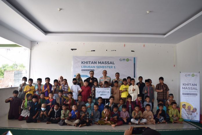 Keterangan foto: Peserta kitanan massal (suararakyat.net/Anang)