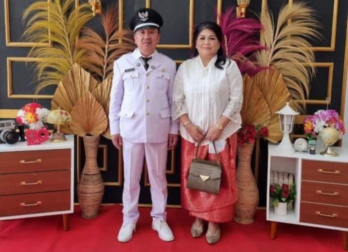 Keterangan foto: Edward Nelwan dan Istri (dok.istimewa)