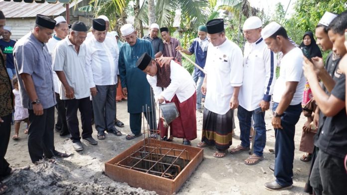Keterangan foto: Plt Wali Kota Tanjungbalai, H Waris Tholib S.Ag, MM menghadiri peletakan batu pertama (dok.istimewa)