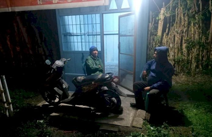 Bripka Agustinus Fai Bhabinkamtibmas Desa Hokeng Jaya