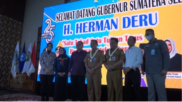 Gubernur Sumsel melaunching program unggulan SMA Plus Negeri 17 Palembang salah satunya Sistem SKS (suararakyat.net/Apandi)