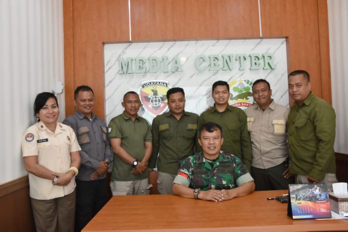 Para Personil Penerangan Korem 161/ Wira Sakti dalam Perpisahan di Aula media center Penrem 161/ WS (dok.istimewa)