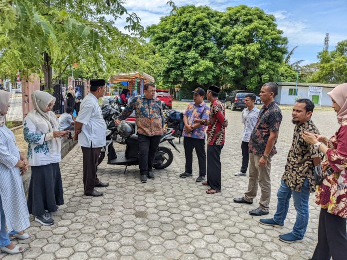 H. Heri Julius Tampung Keluhan Masyarakat