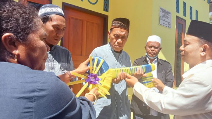 Penyerahan Kunci dari Pengurus Orshid NTT kepada Bapak Ja' far Niron