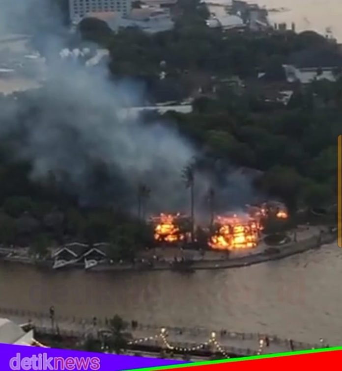 Kebakaran melanda kawasan Cottage atau Penginapan Putri Duyung Ancol, Taman Impian Jaya Ancol, Pademangan, Jakarta Utara