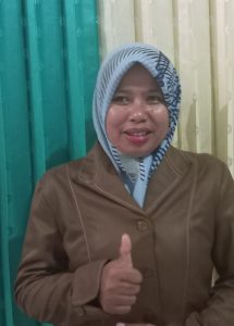 Keterangan foto : Wakil Kepala Sekolah SMK Negri 1 Air Putih Bidang Kurikulum Syukriah, M, Pd