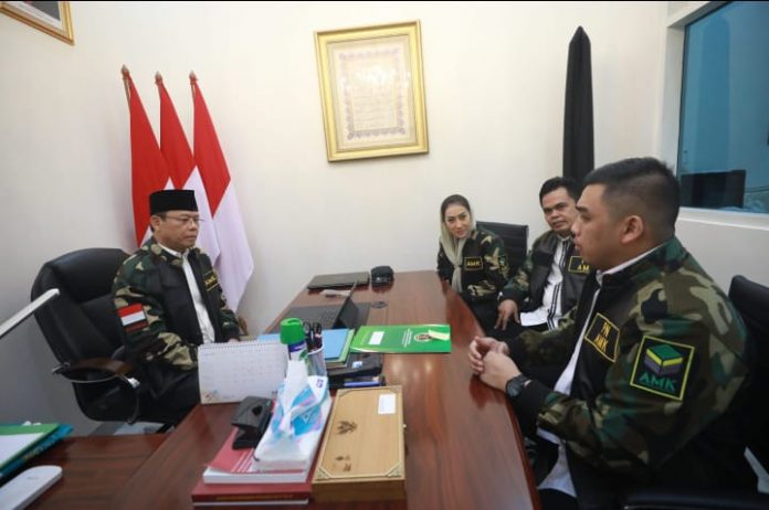 Kunjungan Ketua Pusat AMK di ruang Plt AMK Mardiono (suararakyat.net/suhirman)