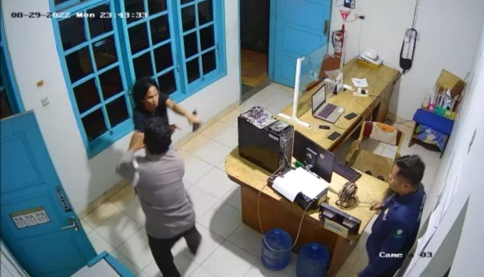 Pegawai PLN Nyaris Ditikam di Kantornya
