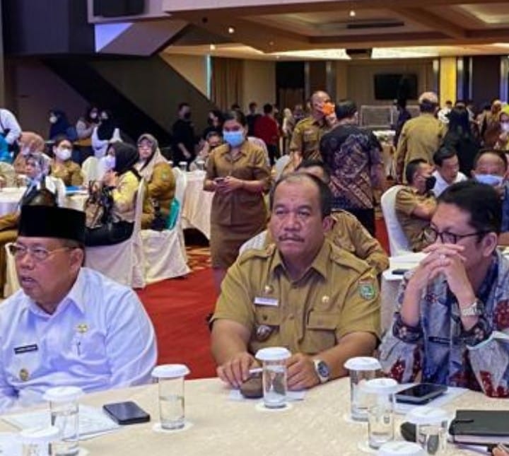 Keterangan foto : Wabup Asahan Taufik Zainal Abidin ( tengah/baju coklat ) hadiri rapat koordinasi percepatan penurunan Stunting ( doc/istimewa )