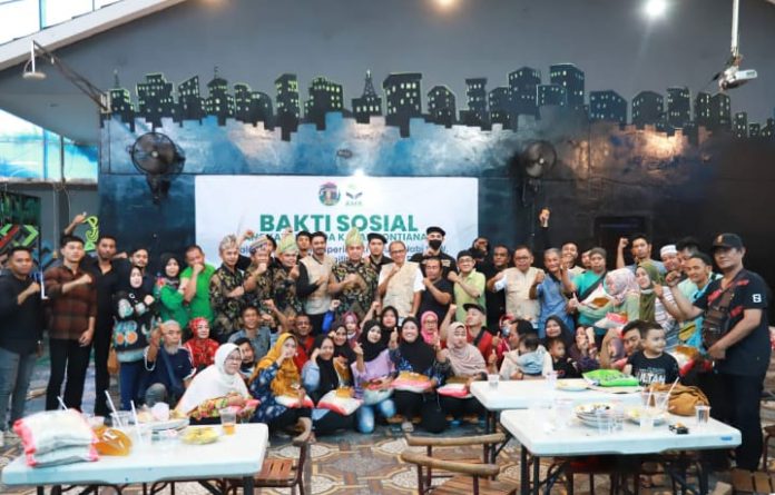 Puluhan penyandang Disabilitas dapatkan bantuan sembako di Pontianak (dok.Suhirman)