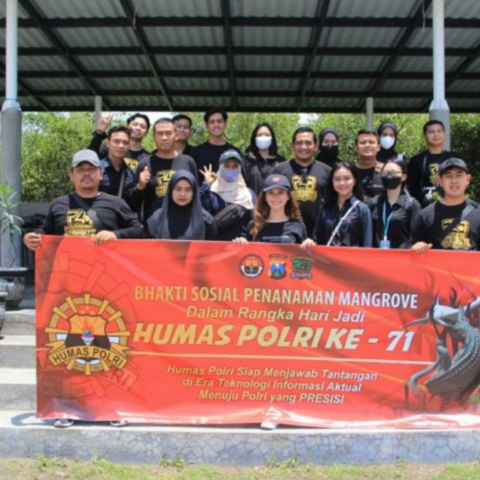 Polrestabes Surabaya Tanam Bibit Mangrove