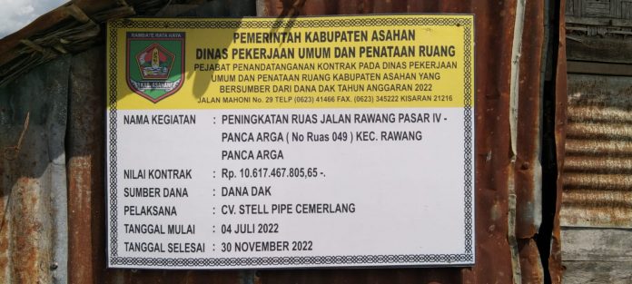 Plank proyek CV. STEEL PIPE CEMERLANG diduga juga tidak selesai tepat waktu ( foto/Joko )
