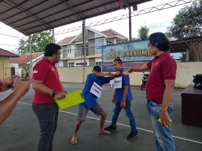 Proses rekontruksi kasus pembunuhan yang berlangsung di Mapolres Kebumen (dok/Istimewa)