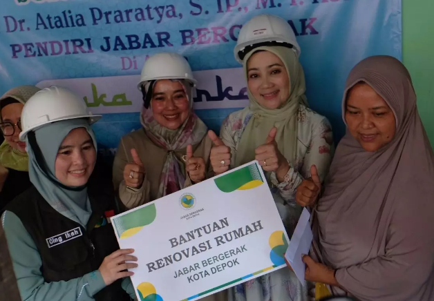 Istri Gubernur Jabar Bedah Rumah di Kota Depok