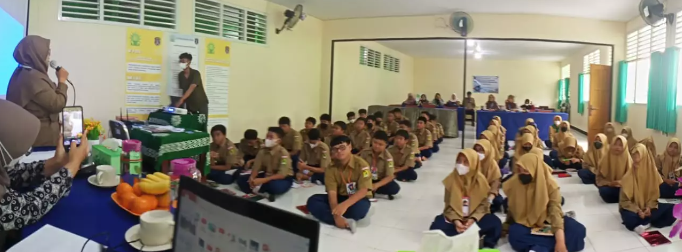 Kelurahan Beji dan UPS Kolaborasi dalam Program Edukasi Pemilahan Sampah untuk Siswa SMP