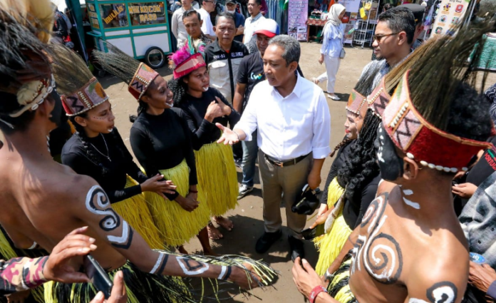 Gerobak Fair Batununggal: Menggabungkan Bazar dan Seni Budaya dalam Satu Tempat