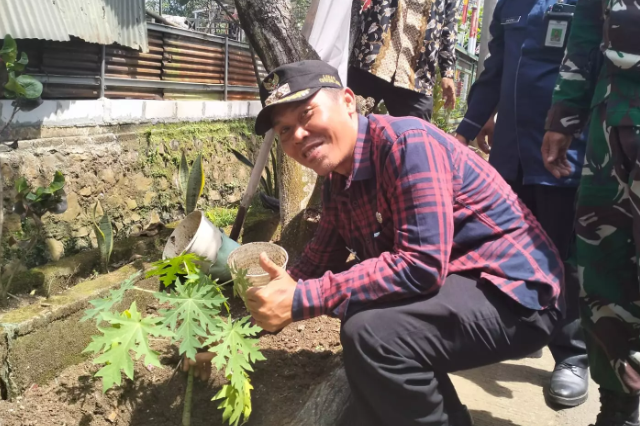 RW 09 Cipayung Jaya Berubah Menjadi Kampung Pintar Ramah Keluarga dengan Icon Pepaya