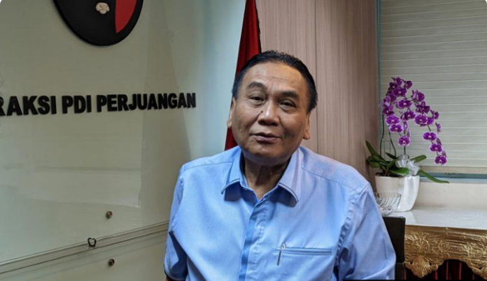 Ditemukan Kekeliruan, Bambang Pacul Janji Akan Diluruskan Pernyataan Evita Mengenai Kekacauan Penumpang KRL Hanya Terjadi Saat Lebaran