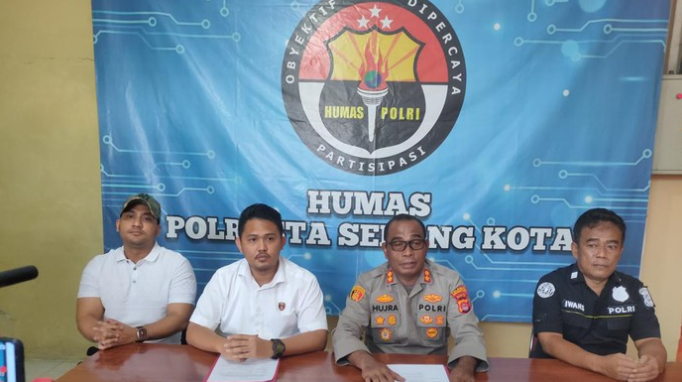 Menewaskan Kades Curug Goong