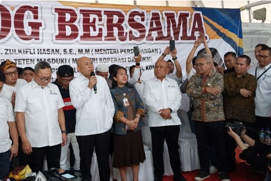 Menawarkan Produk Lokal