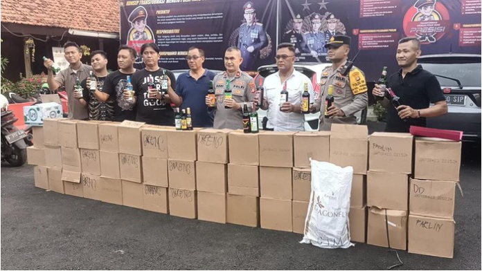 Polisi Sita Lebih dari 500 Botol Miras Ilegal