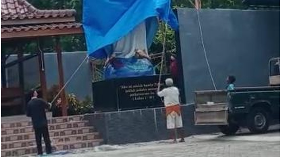 Penutupan Patung Bunda Maria