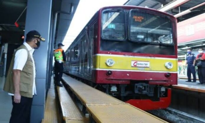 Kendala Teknis Kereta Commuter Line Jurusan Nambo-Jakarta Kota Sebabkan Penumpang Menumpuk di Stasiun Depok 