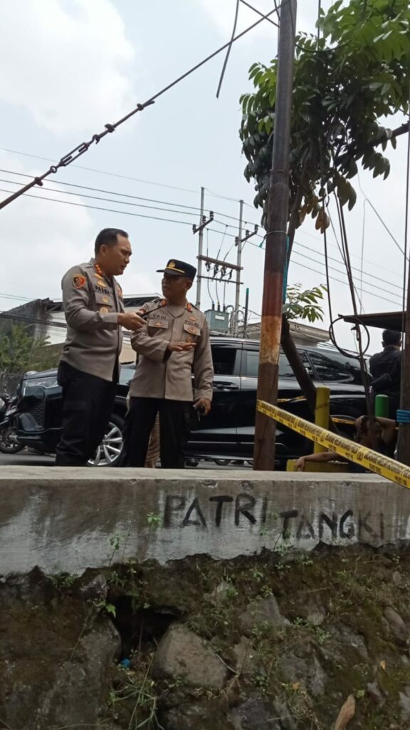 Peristiwa Perahu Tambangan Mengalami Kebocoran di Sungai Rolak, 1 Penumpang Perempuan Belum Ditemukan oleh Petugas Pencarian
