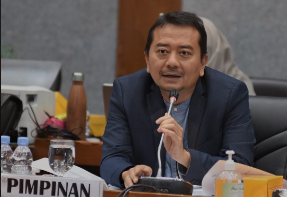 Kritik 'Maneh' Pada Gubernur Jawa Barat Berujung Pemecatan Guru Honorer, DPR RI Minta Status Pemecatan Segera Dipulihkan