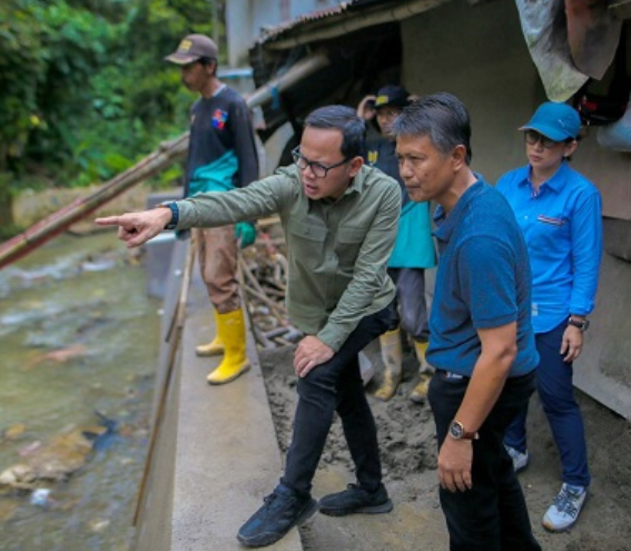 Bima Arya Meminta PUPR Untuk Mengawasi Proyek Pembangunan TPT di Batu Tulis 