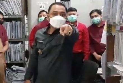 Walikota Surabaya Eri Cahyadi Geram atas Pencurian Penutup Saluran Air di Jalan Ngagel Jaya Utara