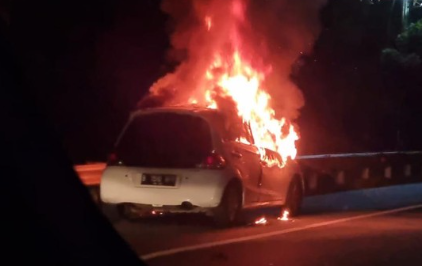 Kejadian Mobil Terbakar