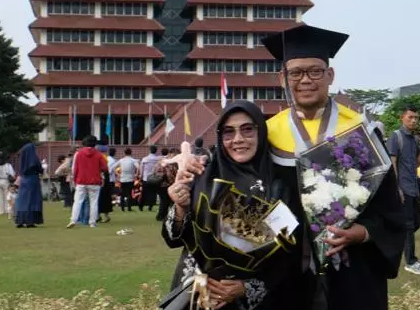 IBH Selesaikan Studi S2 di UI dengan IPK 3,91 dan Siap Lanjut ke S3