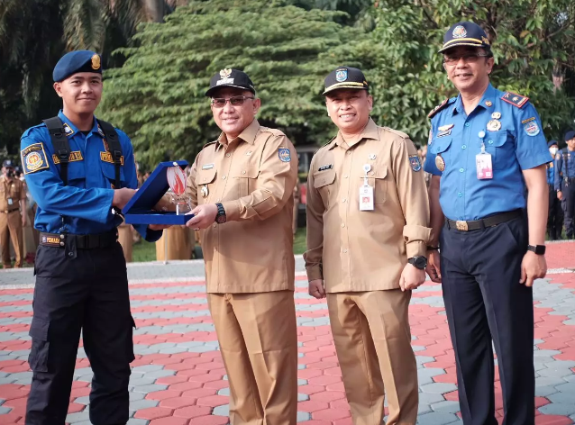 Damkar Depok Raih Prestasi Nasional, Walikota Serahkan Plakat Penghargaan sebagai Pengakuan