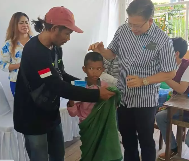 200 Anak Di-Sunat Gratis dalam Bakti Sosial PPNI dan Info Depok di Alun-alun Kota Depok
