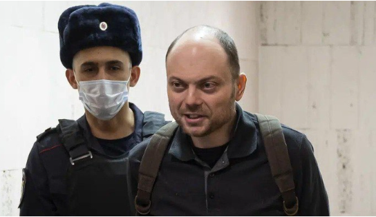 Pengkritik Kremlin yang Mengutuk Invasi Ukraina