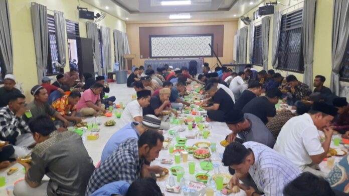 Pererat Silaturahmi, PPK Lhoksukon dan 225 PPS Buka Puasa Bersama Serta Santuni Anak Yatim
