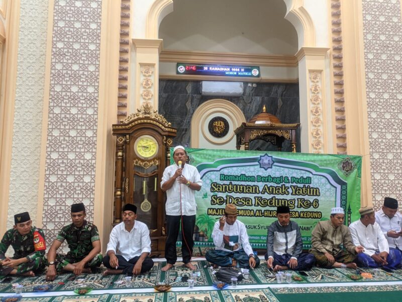 Bulan Suci Ramadhan: Kepala Desa Kedung dan Pemuda AL-Hijrah Berikan Santunan untuk Anak Yatim Piatu