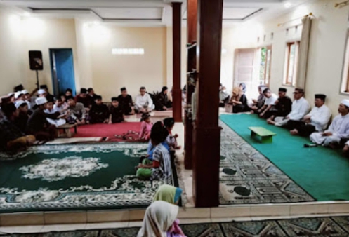 Berbagi Berkah Ramadhan: Sekretaris DPRD Purwakarta, H. Suhandi Berkunjung ke Ponpes Baiturrohman Ciganea