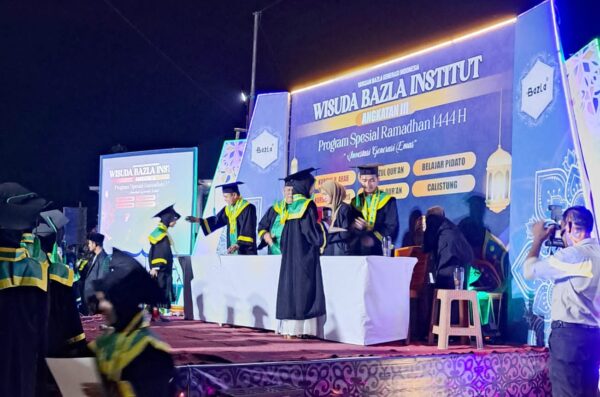 Mewisudakan 117 Santri Bazla Institut, Bung Hatta : Young People are the Solution for Tomorrow