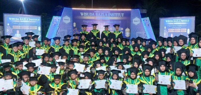 Bakar Semangat 117 Wisudawan Bazla Institut, Ini Yang Disampaikan Drs. Hamdani A Jalil, MA