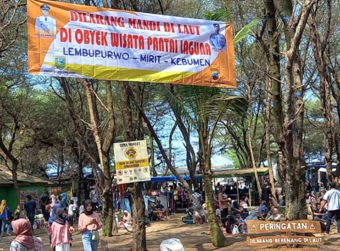Wisatawan Asal Bonorowo Hilang Terseret Ombak saat Mandi di Pantai Laguna Mirit