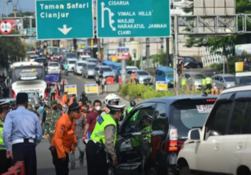 Polisi Terapkan Ganjil Genap di Jalan Raya Puncak Selama Libur Nasional untuk Atur Volume Kendaraan